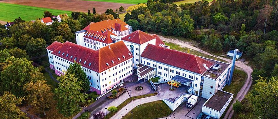 Luftbild der Klinik Gransee in Abendstimmung